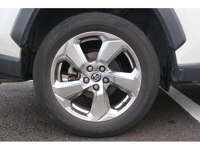 ＲＡＶ４ ハイブリッドＧ　黒革シート／シートヒーター／レーダークルーズ／衝突軽減／ＥＴＣ／４ＷＤ／パワーシート／純正１８ＡＷ／ＡＴマニュアルモード／ＬＥＤヘッドライト／電動Ｒゲート／ＡＢＳパワステ／電動格納ミラー（21枚目）