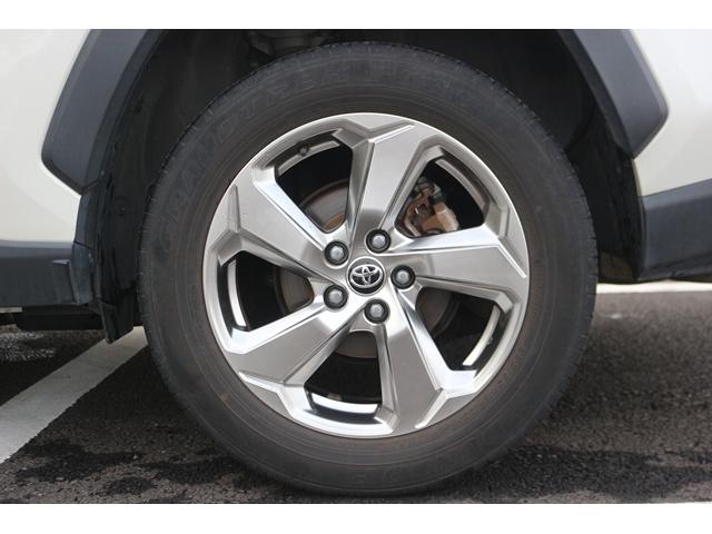 ＲＡＶ４ ハイブリッドＧ　黒革シート／シートヒーター／レーダークルーズ／衝突軽減／ＥＴＣ／４ＷＤ／パワーシート／純正１８ＡＷ／ＡＴマニュアルモード／ＬＥＤヘッドライト／電動Ｒゲート／ＡＢＳパワステ／電動格納ミラー（22枚目）