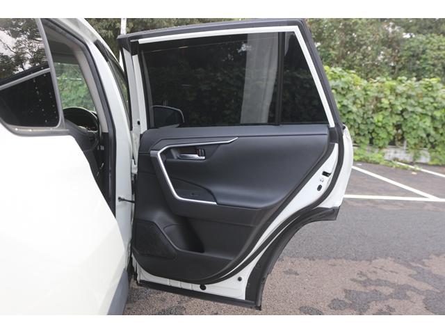 ＲＡＶ４ ハイブリッドＧ　黒革シート／シートヒーター／レーダークルーズ／衝突軽減／ＥＴＣ／４ＷＤ／パワーシート／純正１８ＡＷ／ＡＴマニュアルモード／ＬＥＤヘッドライト／電動Ｒゲート／ＡＢＳパワステ／電動格納ミラー（25枚目）