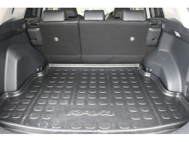 ＲＡＶ４ ハイブリッドＧ　黒革シート／シートヒーター／レーダークルーズ／衝突軽減／ＥＴＣ／４ＷＤ／パワーシート／純正１８ＡＷ／ＡＴマニュアルモード／ＬＥＤヘッドライト／電動Ｒゲート／ＡＢＳパワステ／電動格納ミラー（27枚目）