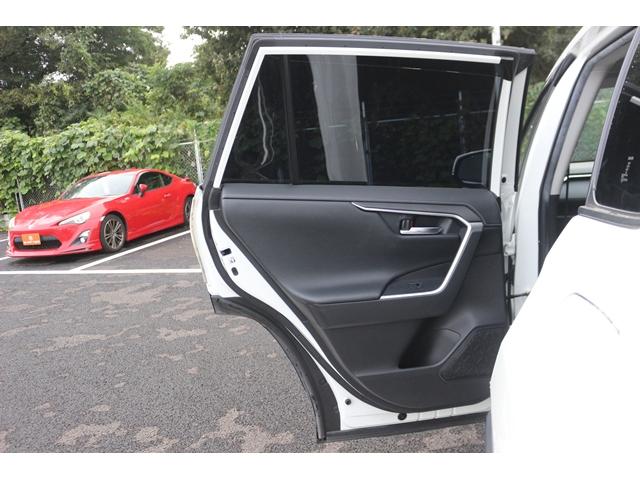 ＲＡＶ４ ハイブリッドＧ　黒革シート／シートヒーター／レーダークルーズ／衝突軽減／ＥＴＣ／４ＷＤ／パワーシート／純正１８ＡＷ／ＡＴマニュアルモード／ＬＥＤヘッドライト／電動Ｒゲート／ＡＢＳパワステ／電動格納ミラー（28枚目）