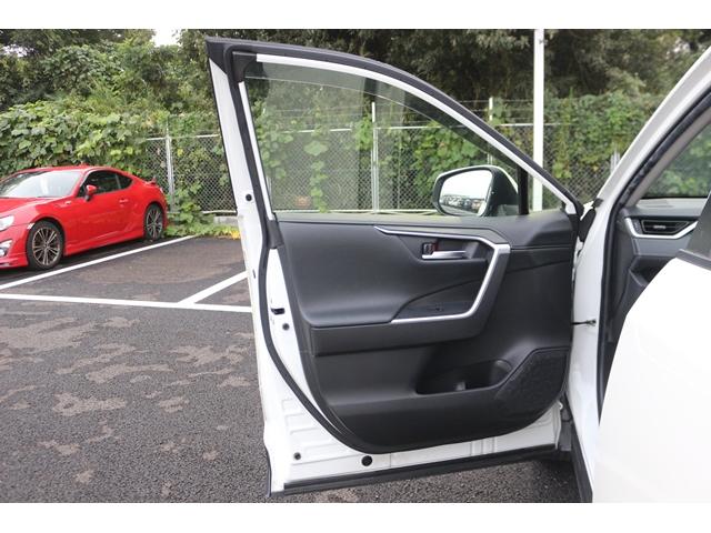 ＲＡＶ４ ハイブリッドＧ　黒革シート／シートヒーター／レーダークルーズ／衝突軽減／ＥＴＣ／４ＷＤ／パワーシート／純正１８ＡＷ／ＡＴマニュアルモード／ＬＥＤヘッドライト／電動Ｒゲート／ＡＢＳパワステ／電動格納ミラー（29枚目）