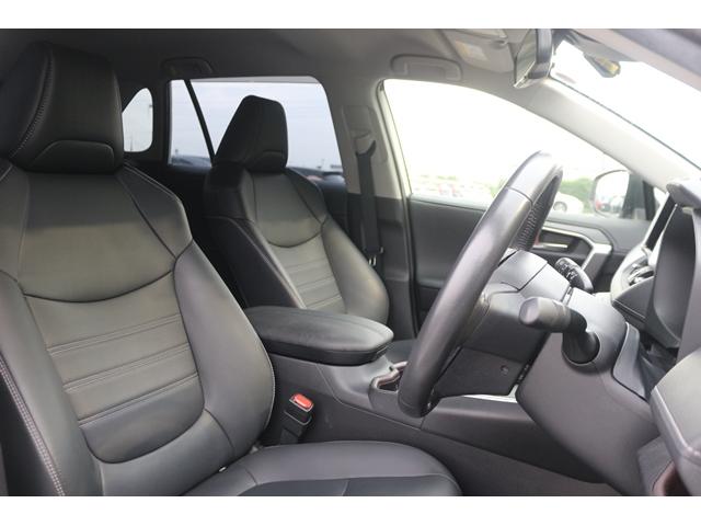 ＲＡＶ４ ハイブリッドＧ　黒革シート／シートヒーター／レーダークルーズ／衝突軽減／ＥＴＣ／４ＷＤ／パワーシート／純正１８ＡＷ／ＡＴマニュアルモード／ＬＥＤヘッドライト／電動Ｒゲート／ＡＢＳパワステ／電動格納ミラー（31枚目）