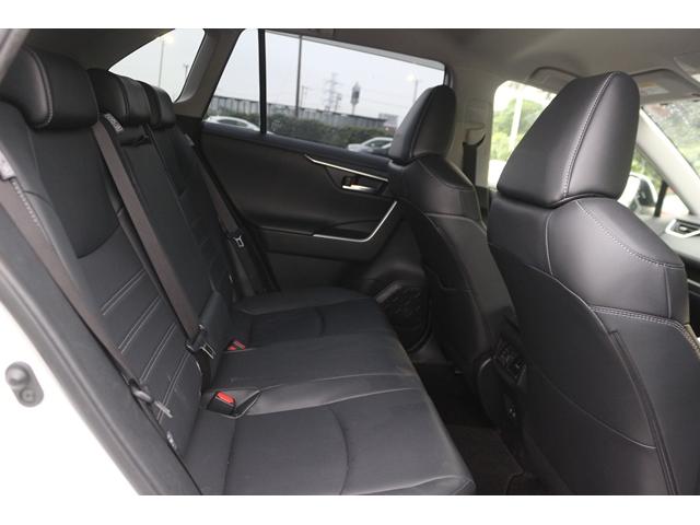 ＲＡＶ４ ハイブリッドＧ　黒革シート／シートヒーター／レーダークルーズ／衝突軽減／ＥＴＣ／４ＷＤ／パワーシート／純正１８ＡＷ／ＡＴマニュアルモード／ＬＥＤヘッドライト／電動Ｒゲート／ＡＢＳパワステ／電動格納ミラー（32枚目）