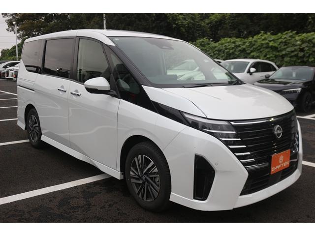 セレナ ハイウェイスターＶ　純正１２．３型ナビ／全周囲カメラ／地デジ／プロパイロット／インテリジェントルームミラー／ワイヤレス充電／衝突軽減／レーダークルーズ／アダプティブＬＥＤヘッドライト／ＥＴＣ２．０／（10枚目）