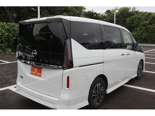 セレナ ハイウェイスターＶ　純正１２．３型ナビ／全周囲カメラ／地デジ／プロパイロット／インテリジェントルームミラー／ワイヤレス充電／衝突軽減／レーダークルーズ／アダプティブＬＥＤヘッドライト／ＥＴＣ２．０／（12枚目）