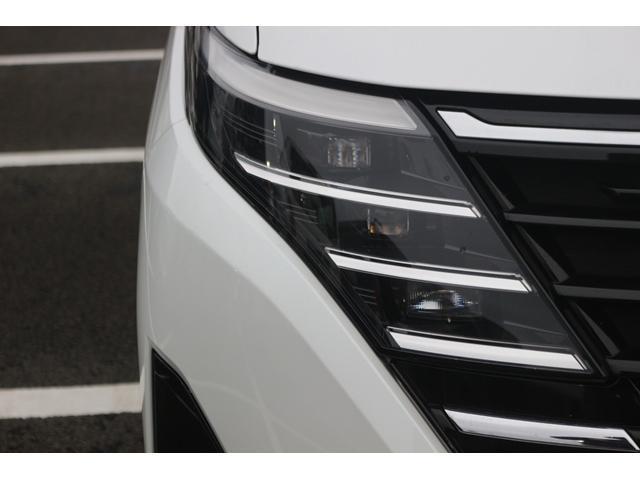 セレナ ハイウェイスターＶ　純正１２．３型ナビ／全周囲カメラ／地デジ／プロパイロット／インテリジェントルームミラー／ワイヤレス充電／衝突軽減／レーダークルーズ／アダプティブＬＥＤヘッドライト／ＥＴＣ２．０／（18枚目）