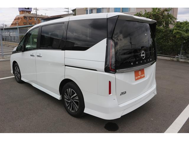 セレナ ハイウェイスターV レンタアップ/純正12.3型ナビ/12.3型デジタルメーター/全周囲カメラ/プロパイロット/デジタルミラー/LEDヘッドライト/ワイヤレス充電/(11枚目)