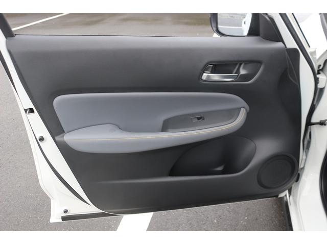 フィット e:HEV RS 禁煙車 純正9型ナビ 地デジ バックカメラ レーダークルーズ ホンダセンシング ETC LEDヘッドライト 純正16AW Bluetooth接続 イエローステッチ入革巻きハンドル(34枚目)