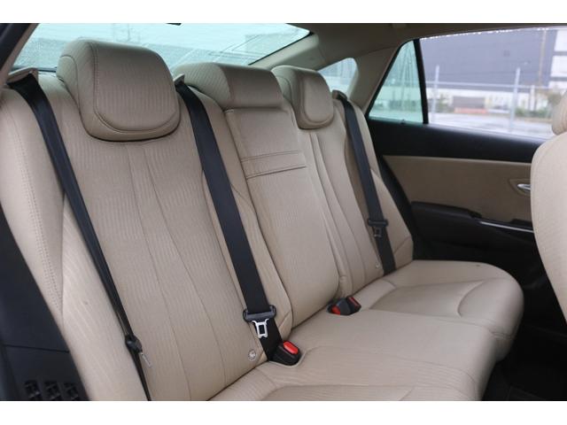 クラウンハイブリッド S Cパッケージ 禁煙車 セーフティセンス イージークローザー ベージュ革シート ETC2.0 純正8インチナビ ブラインドスポット 前席パワーシート 前席シートヒーター バックカメラ フルセグ LEDヘッドランプ(16枚目)