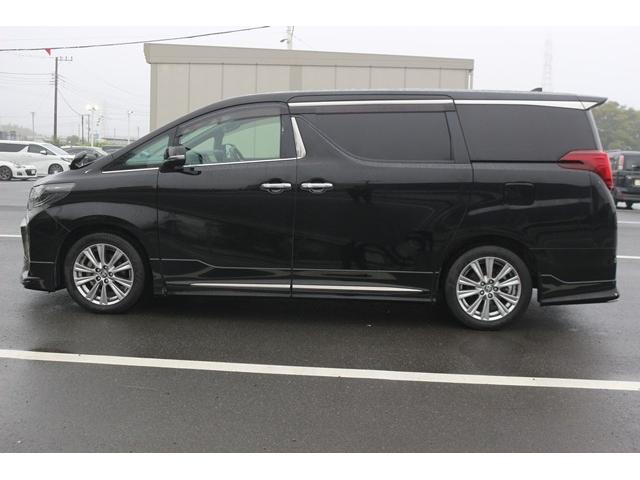 アルファード ２．５Ｓ　タイプゴールド　禁煙車　モデリスタエアロ　シグネチャーイルミ　後席モニター　３眼ＬＥＤヘッドライト　純正９型ナビ　バックカメラ　ＤＶＤデッキ　衝突軽減　電動リヤゲート　両側電動スライドドア　レーダークルーズ（11枚目）