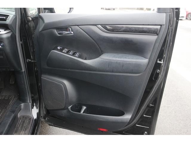 アルファード ２．５Ｓ　タイプゴールド　禁煙車　モデリスタエアロ　シグネチャーイルミ　後席モニター　３眼ＬＥＤヘッドライト　純正９型ナビ　バックカメラ　ＤＶＤデッキ　衝突軽減　電動リヤゲート　両側電動スライドドア　レーダークルーズ（31枚目）