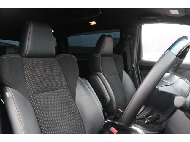 アルファード ２．５Ｓ　タイプゴールド　禁煙車　モデリスタエアロ　シグネチャーイルミ　後席モニター　３眼ＬＥＤヘッドライト　純正９型ナビ　バックカメラ　ＤＶＤデッキ　衝突軽減　電動リヤゲート　両側電動スライドドア　レーダークルーズ（32枚目）