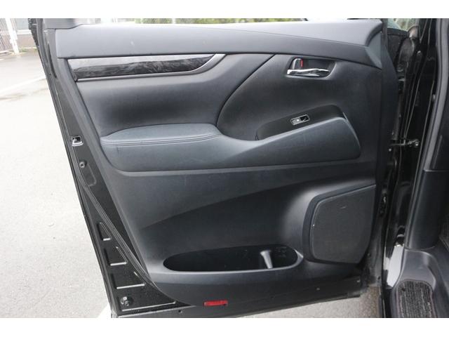 アルファード ２．５Ｓ　タイプゴールド　禁煙車　モデリスタエアロ　シグネチャーイルミ　後席モニター　３眼ＬＥＤヘッドライト　純正９型ナビ　バックカメラ　ＤＶＤデッキ　衝突軽減　電動リヤゲート　両側電動スライドドア　レーダークルーズ（40枚目）