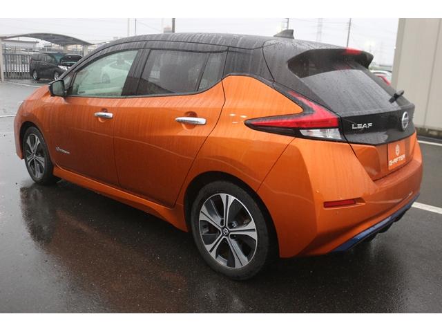 リーフ X Vセレクション ワンオーナー ツートンルーフ 純正9型ナビ フルセグ オプションボディカラー アラウンドビューモニター プロパイロット 前席シートヒーター ステアリングヒーター 純正17インチAW LEDヘッドランプ(13枚目)