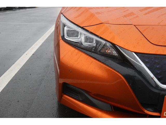 リーフ X Vセレクション ワンオーナー ツートンルーフ 純正9型ナビ フルセグ オプションボディカラー アラウンドビューモニター プロパイロット 前席シートヒーター ステアリングヒーター 純正17インチAW LEDヘッドランプ(16枚目)