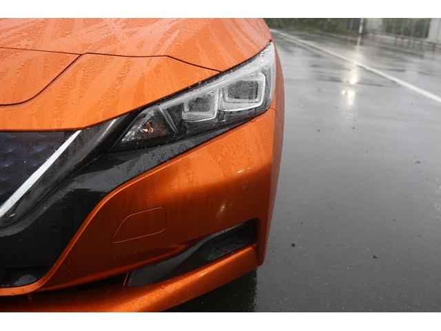 リーフ X Vセレクション ワンオーナー ツートンルーフ 純正9型ナビ フルセグ オプションボディカラー アラウンドビューモニター プロパイロット 前席シートヒーター ステアリングヒーター 純正17インチAW LEDヘッドランプ(18枚目)
