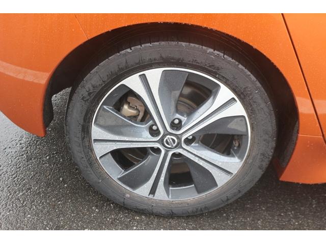 リーフ X Vセレクション ワンオーナー ツートンルーフ 純正9型ナビ フルセグ オプションボディカラー アラウンドビューモニター プロパイロット 前席シートヒーター ステアリングヒーター 純正17インチAW LEDヘッドランプ(25枚目)