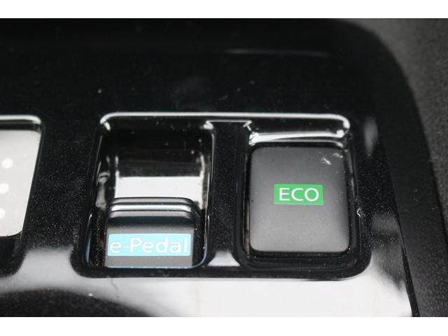 リーフ X Vセレクション ワンオーナー ツートンルーフ 純正9型ナビ フルセグ オプションボディカラー アラウンドビューモニター プロパイロット 前席シートヒーター ステアリングヒーター 純正17インチAW LEDヘッドランプ(55枚目)