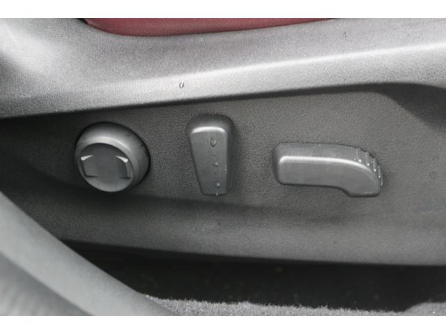 レヴォーグ ＳＴＩスポーツ　ＥＸ　禁煙車　スマートリアビューミラー　純正１１．６インチナビ　全席シートヒーター　アイサイトコアテクノロジー　前席パワーシート　ハンズフリーパワーバックドア　ブラックツートーン革シート　フルセグ　ＥＴＣ（9枚目）