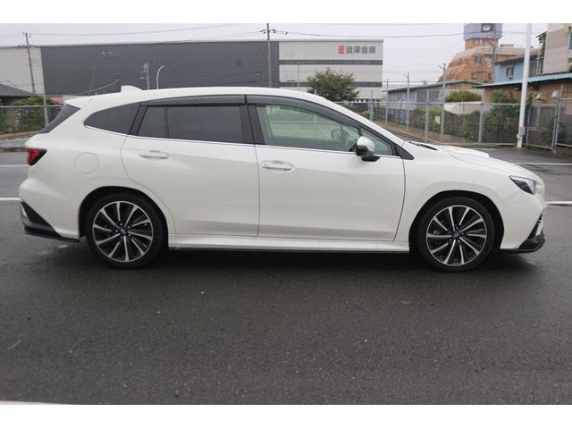 レヴォーグ ＳＴＩスポーツ　ＥＸ　禁煙車　スマートリアビューミラー　純正１１．６インチナビ　全席シートヒーター　アイサイトコアテクノロジー　前席パワーシート　ハンズフリーパワーバックドア　ブラックツートーン革シート　フルセグ　ＥＴＣ（12枚目）