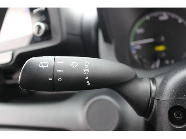 ヤリス ハイブリッドX 禁煙車 インテリジェントクリアランスソナー バックカメラ 純正ナビ セーフティセンス レーダークルーズ オートエアコン レーントレーシングアシスト ETC キーレス オートライト オートハイビーム(44枚目)