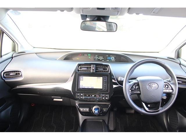 プリウス Sツーリングセレクション 禁煙車 黒革シート 純正ナビ フルセグTV 全周囲カメラ レーダークルーズ 衝突軽減 クリアランスソナー レーンキープ LEDヘッドライト シートヒーター Bluetooth オートライト ETC(18枚目)