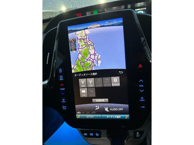 プリウスＰＨＶ Ａレザーパッケージ　禁煙車　黒本革シート　純正１１．６型ナビ　フルセグＴＶ　Ｂカメラ　衝突軽減　レーダークルーズコントロール　ＢＳＭ　パワーシート　シートヒーター　ＬＥＤヘッドライト　車高調　社外１９インチＡＷ　ＥＴＣ（3枚目）