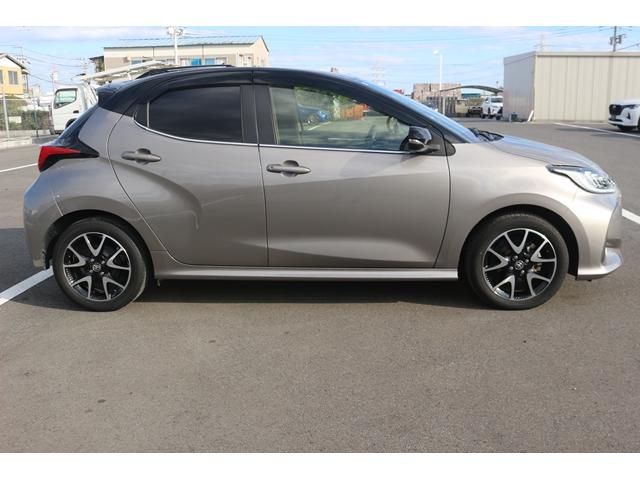 ヤリス Ｚ　禁煙車　６ＭＴ　純正ディスプレイオーディオ　衝突軽減ブレーキ　シートヒーター　レーダークルーズコントロール　純正１６ＡＷ　ＥＴＣ　電動格納ドアミラー　Ｂｌｕｅｔｏｏｔｈ接続　プッシュスタート（10枚目）