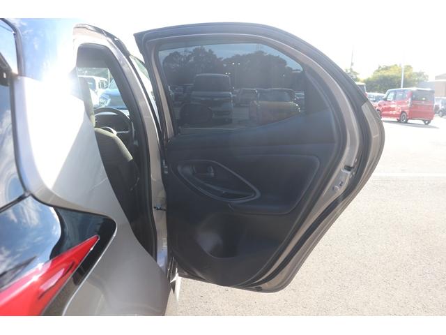 ヤリス Ｚ　禁煙車　６ＭＴ　純正ディスプレイオーディオ　衝突軽減ブレーキ　シートヒーター　レーダークルーズコントロール　純正１６ＡＷ　ＥＴＣ　電動格納ドアミラー　Ｂｌｕｅｔｏｏｔｈ接続　プッシュスタート（29枚目）