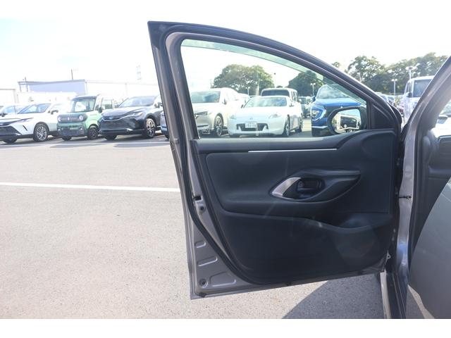 ヤリス Ｚ　禁煙車　６ＭＴ　純正ディスプレイオーディオ　衝突軽減ブレーキ　シートヒーター　レーダークルーズコントロール　純正１６ＡＷ　ＥＴＣ　電動格納ドアミラー　Ｂｌｕｅｔｏｏｔｈ接続　プッシュスタート（33枚目）