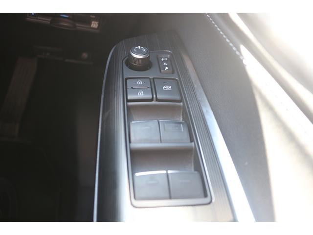 ハリアーハイブリッド Ｚ　レザーパッケージ　禁煙車　調光パノラマルーフ　ＪＢＬサウンド　黒革シート　純正１２．３型ナビ　フルセグＴＶ　全方位カメラ　シートクーラー・シートヒーター　ステアリングヒーター　デジタルミラー　　衝突軽減　電動リアゲート（56枚目）