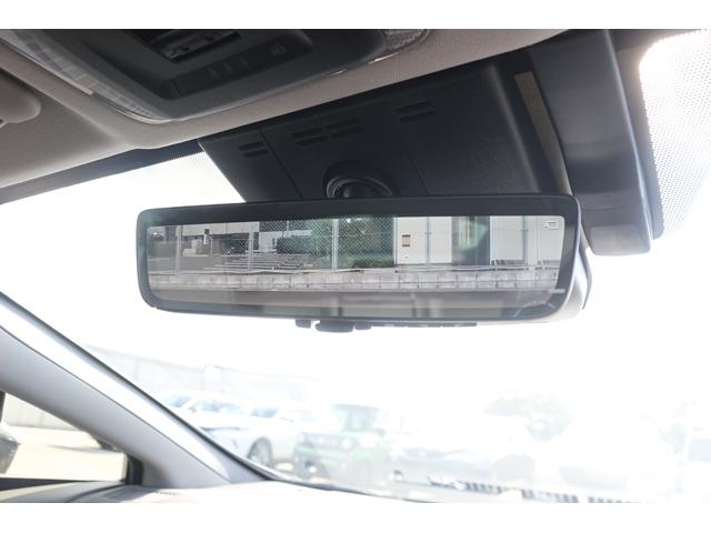 プリウス Ｚ　禁煙車　パノラマルーフ　黒革シート　純正１２．３型ナビ　全方位カメラ　フルセグＴＶ　レーダークルーズコントロール　シートクーラー　シートヒーター　デジタルミラー　　ＥＴＣ２．０　トヨタセーフティセンス（7枚目）