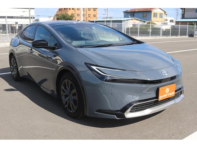 プリウス Ｚ　禁煙車　パノラマルーフ　黒革シート　純正１２．３型ナビ　全方位カメラ　フルセグＴＶ　レーダークルーズコントロール　シートクーラー　シートヒーター　デジタルミラー　　ＥＴＣ２．０　トヨタセーフティセンス（10枚目）