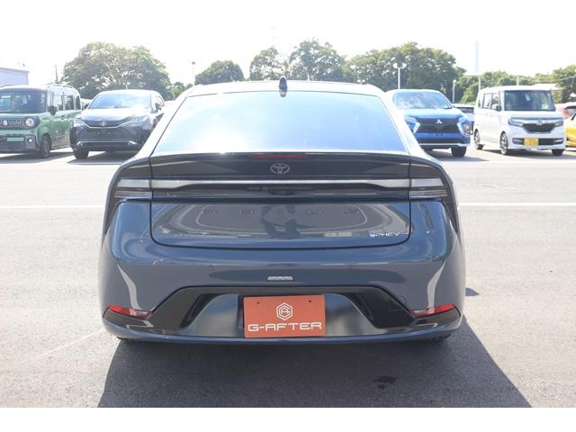 プリウス Ｚ　禁煙車　パノラマルーフ　黒革シート　純正１２．３型ナビ　全方位カメラ　フルセグＴＶ　レーダークルーズコントロール　シートクーラー　シートヒーター　デジタルミラー　　ＥＴＣ２．０　トヨタセーフティセンス（13枚目）