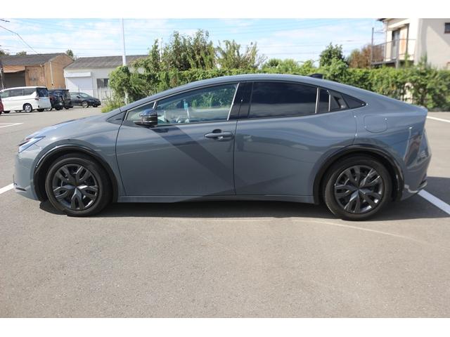 プリウス Ｚ　禁煙車　パノラマルーフ　黒革シート　純正１２．３型ナビ　全方位カメラ　フルセグＴＶ　レーダークルーズコントロール　シートクーラー　シートヒーター　デジタルミラー　　ＥＴＣ２．０　トヨタセーフティセンス（15枚目）