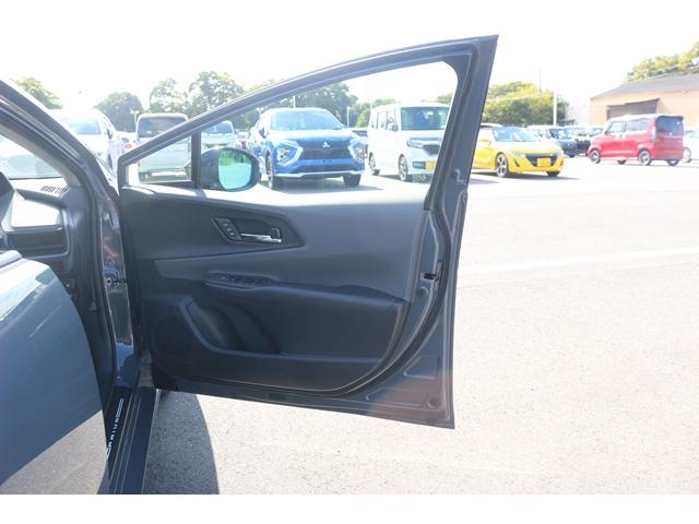 プリウス Ｚ　禁煙車　パノラマルーフ　黒革シート　純正１２．３型ナビ　全方位カメラ　フルセグＴＶ　レーダークルーズコントロール　シートクーラー　シートヒーター　デジタルミラー　　ＥＴＣ２．０　トヨタセーフティセンス（29枚目）