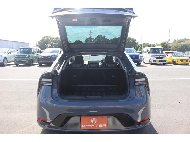 プリウス Ｚ　禁煙車　パノラマルーフ　黒革シート　純正１２．３型ナビ　全方位カメラ　フルセグＴＶ　レーダークルーズコントロール　シートクーラー　シートヒーター　デジタルミラー　　ＥＴＣ２．０　トヨタセーフティセンス（31枚目）