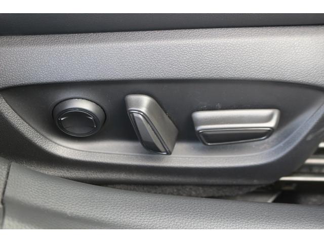 プリウス Ｚ　禁煙車　パノラマルーフ　黒革シート　純正１２．３型ナビ　全方位カメラ　フルセグＴＶ　レーダークルーズコントロール　シートクーラー　シートヒーター　デジタルミラー　　ＥＴＣ２．０　トヨタセーフティセンス（55枚目）