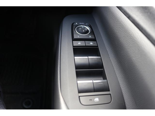 プリウス Ｚ　禁煙車　パノラマルーフ　黒革シート　純正１２．３型ナビ　全方位カメラ　フルセグＴＶ　レーダークルーズコントロール　シートクーラー　シートヒーター　デジタルミラー　　ＥＴＣ２．０　トヨタセーフティセンス（56枚目）