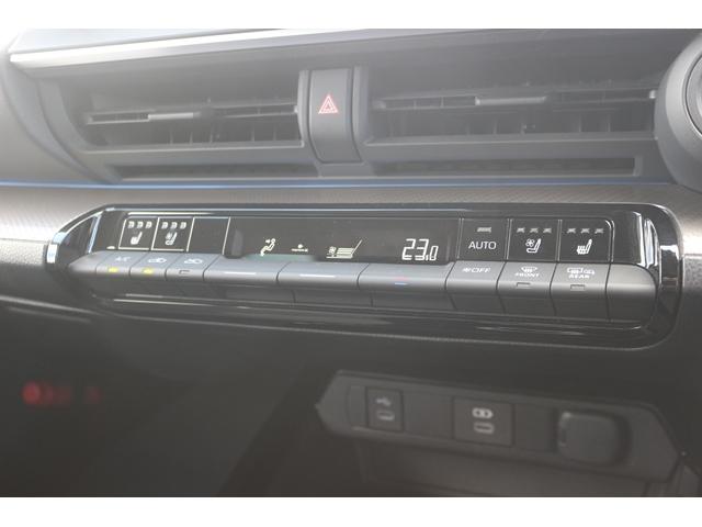 プリウス Ｚ　禁煙車　パノラマルーフ　黒革シート　純正１２．３型ナビ　全方位カメラ　フルセグＴＶ　レーダークルーズコントロール　シートクーラー　シートヒーター　デジタルミラー　　ＥＴＣ２．０　トヨタセーフティセンス（58枚目）