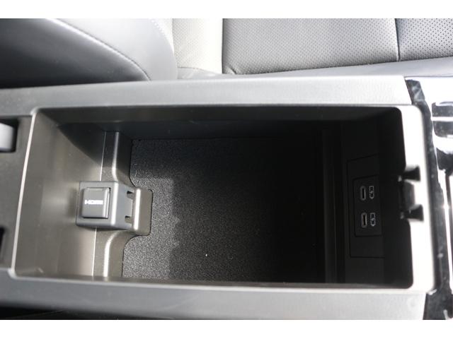 プリウス Ｚ　禁煙車　パノラマルーフ　黒革シート　純正１２．３型ナビ　全方位カメラ　フルセグＴＶ　レーダークルーズコントロール　シートクーラー　シートヒーター　デジタルミラー　　ＥＴＣ２．０　トヨタセーフティセンス（61枚目）