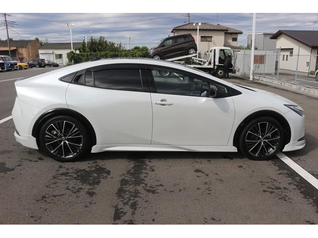 プリウス Ｚ　禁煙車　パノラマルーフ　モデリスタエアロ　トヨタセーフティセンス　純正１２．３型ナビ　フルセグ　バックカメラ　電動Ｒゲート　黒革シート　レーダークルーズ　衝突軽減　ＥＴＣ　パワーシート　シートヒーター（10枚目）