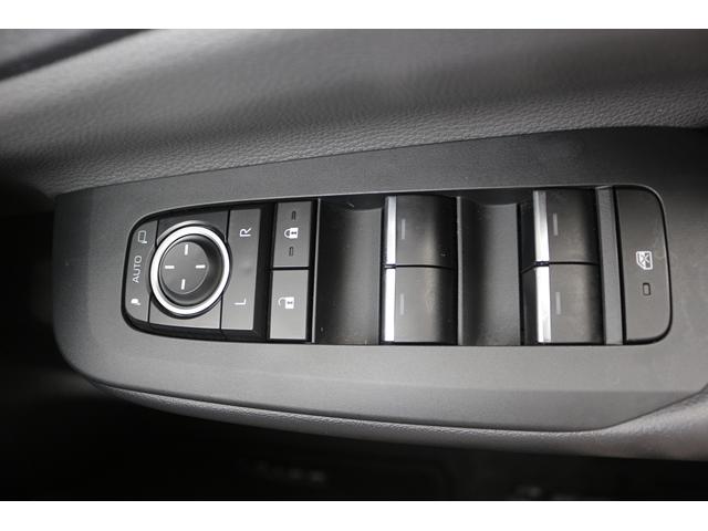 プリウス Ｚ　禁煙車　パノラマルーフ　モデリスタエアロ　トヨタセーフティセンス　純正１２．３型ナビ　フルセグ　バックカメラ　電動Ｒゲート　黒革シート　レーダークルーズ　衝突軽減　ＥＴＣ　パワーシート　シートヒーター（60枚目）