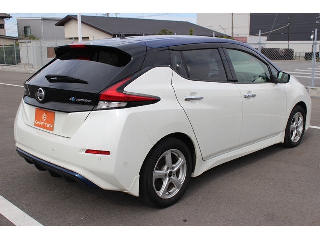 リーフ G 禁煙車 ツートンカラー 純正ナビ 全周囲カメラ フルセグTV プロパイロット 衝突軽減ブレーキ レーダークルーズ シートヒーター 社外アルミホイール LEDライト ETC Bluetooth接続(11枚目)