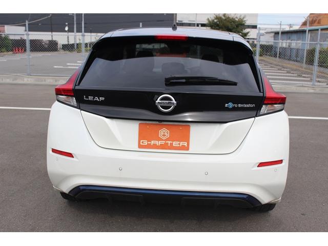 リーフ G 禁煙車 ツートンカラー 純正ナビ 全周囲カメラ フルセグTV プロパイロット 衝突軽減ブレーキ レーダークルーズ シートヒーター 社外アルミホイール LEDライト ETC Bluetooth接続(12枚目)