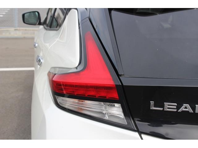 リーフ G 禁煙車 ツートンカラー 純正ナビ 全周囲カメラ フルセグTV プロパイロット 衝突軽減ブレーキ レーダークルーズ シートヒーター 社外アルミホイール LEDライト ETC Bluetooth接続(21枚目)