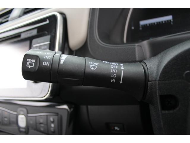 リーフ G 禁煙車 ツートンカラー 純正ナビ 全周囲カメラ フルセグTV プロパイロット 衝突軽減ブレーキ レーダークルーズ シートヒーター 社外アルミホイール LEDライト ETC Bluetooth接続(44枚目)
