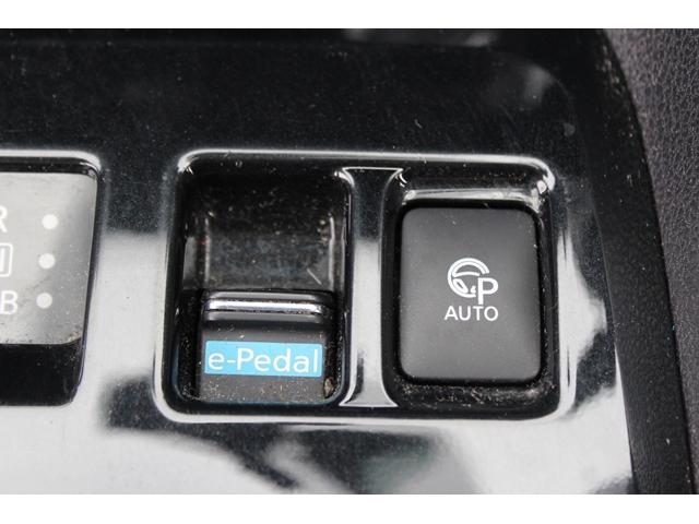 リーフ G 禁煙車 ツートンカラー 純正ナビ 全周囲カメラ フルセグTV プロパイロット 衝突軽減ブレーキ レーダークルーズ シートヒーター 社外アルミホイール LEDライト ETC Bluetooth接続(56枚目)