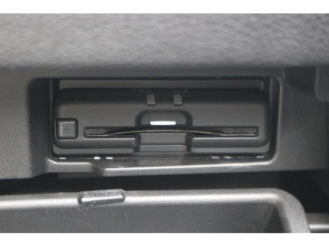 セレナ ｅ－パワー　オーテック　スポーツスペック　禁煙車　革シート　インジェリテントルームミラー　純正１０型ナビ　フルセグ　全周囲カメラ　両側電動　プロパイロット　衝突軽減　レーダークルーズ　ＬＥＤヘッドライト　社外１７ＡＷ　スマートキー　ＡＢＳ（7枚目）